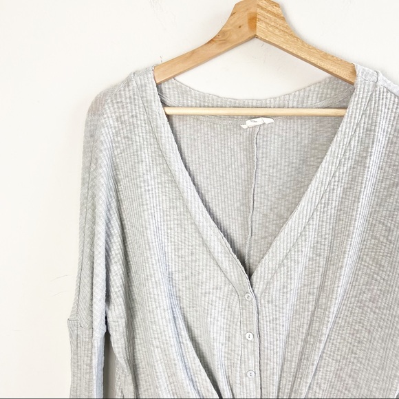 Calson Light Gray Long Sleeve V-neck Front Tie Blouse - Picture 2 of 5